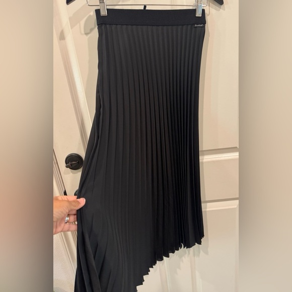 BNWT Moncler Classic Black Midi Pleated skirt size 38/US XS/Small $435 - Picture 3 of 10